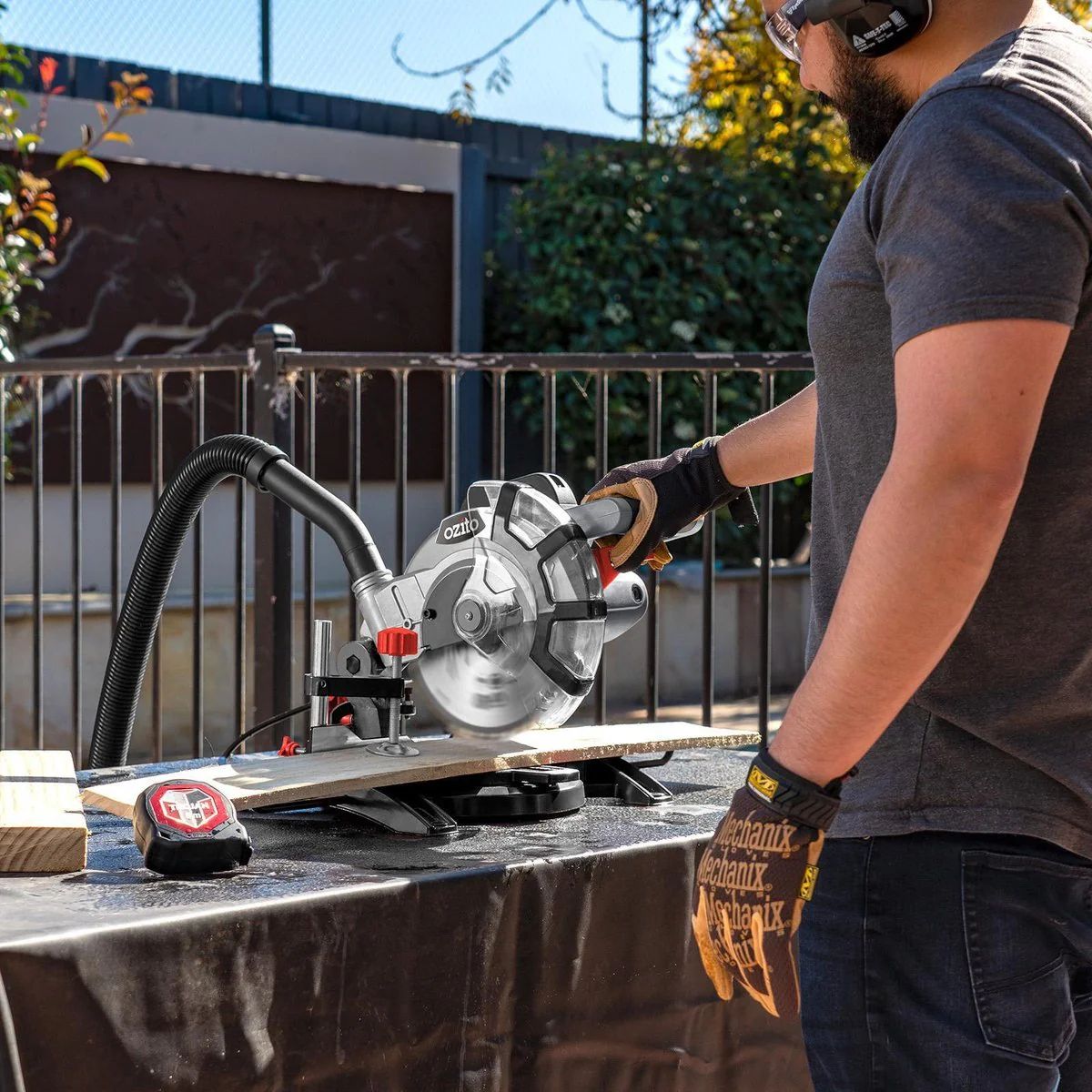 Ozito Compound Mitre Saw - 210mm - Metal - 1600W Motor - Image 4