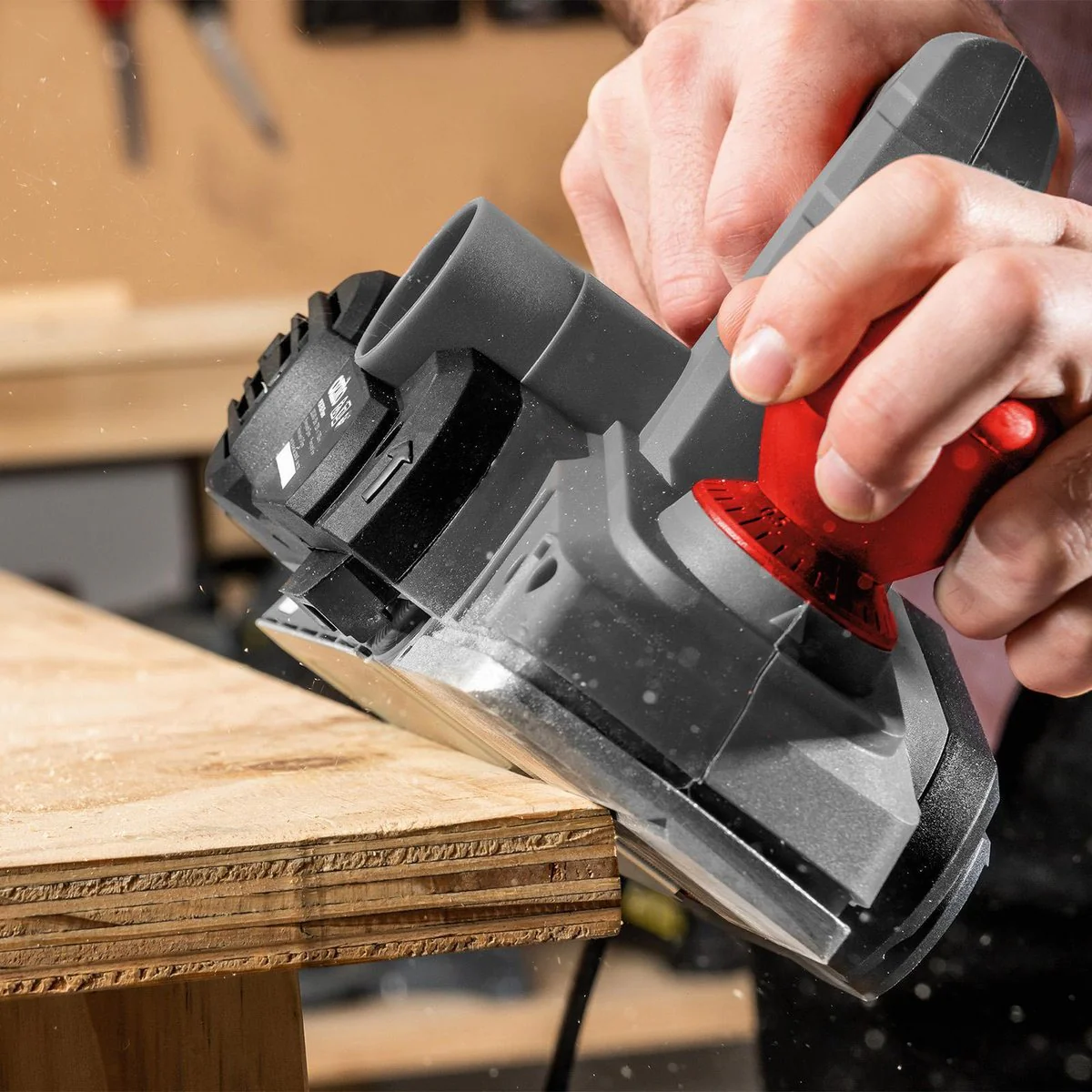Ozito 82mm Planer 750W - 2mm Maximum Planing Depth - Grey/Red/Black - Image 3