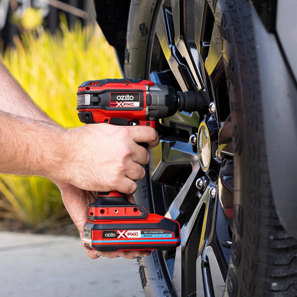 Ozito PXC 18V Brushless 1/2" Impact Wrench Kit - 10 Impact Sockets - 230NM Torque - Image 4