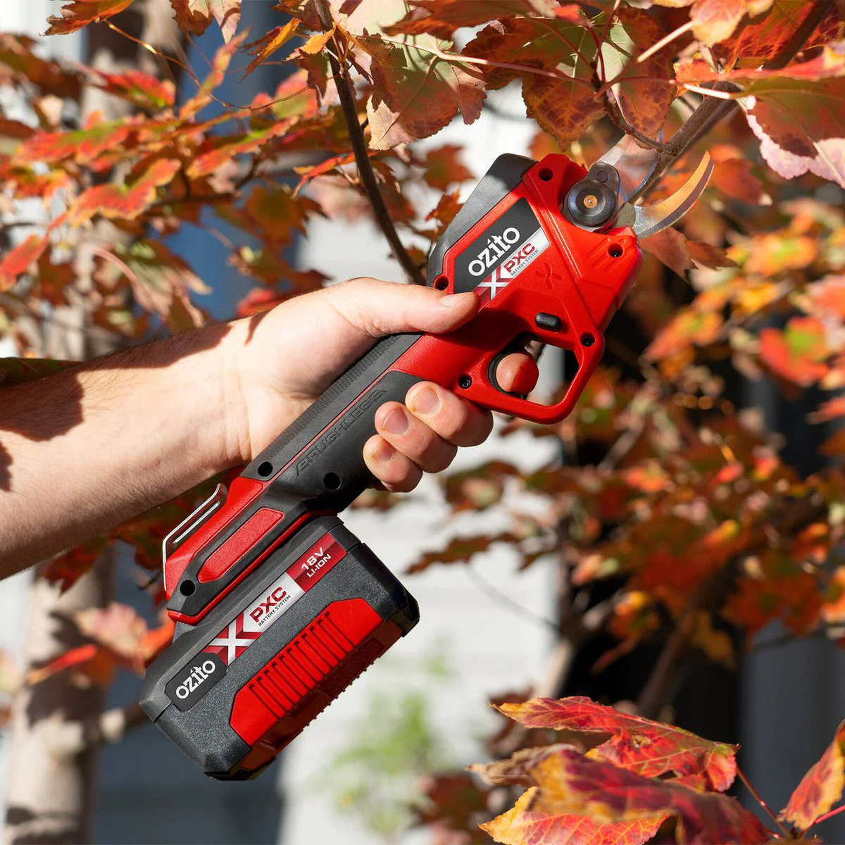 Ozito PXC 18V Brushless Pruning Secateurs - 28mm Cutting Capacity - Skin Only - Image 3