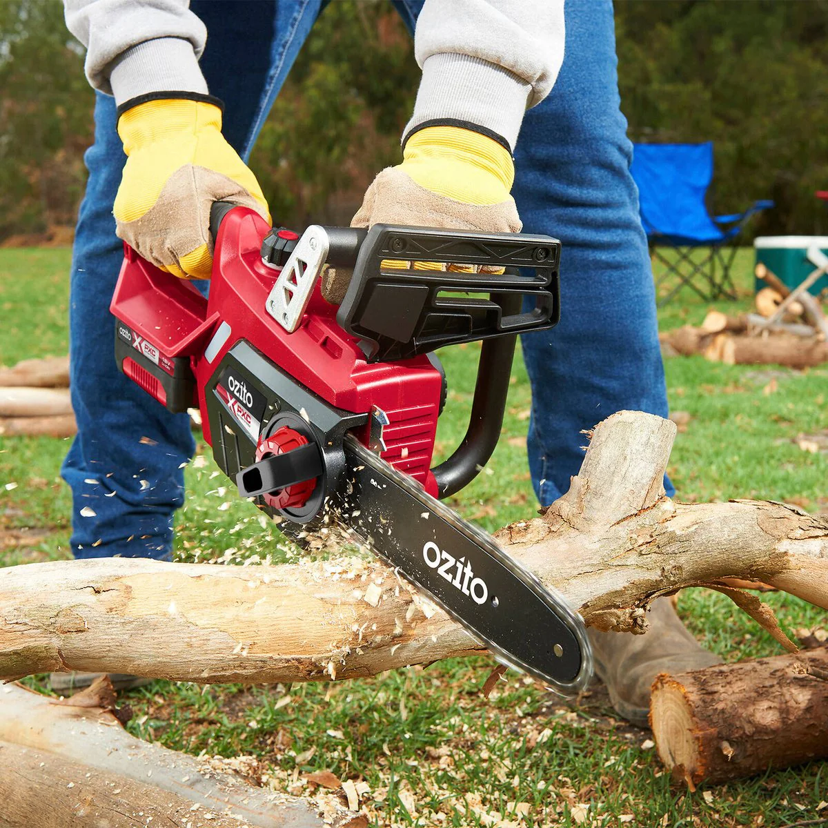 Ozito PXC 18V Cordless Chainsaw Kit - 250mm - 4.0Ah - Trimming & Cutting - Image 2