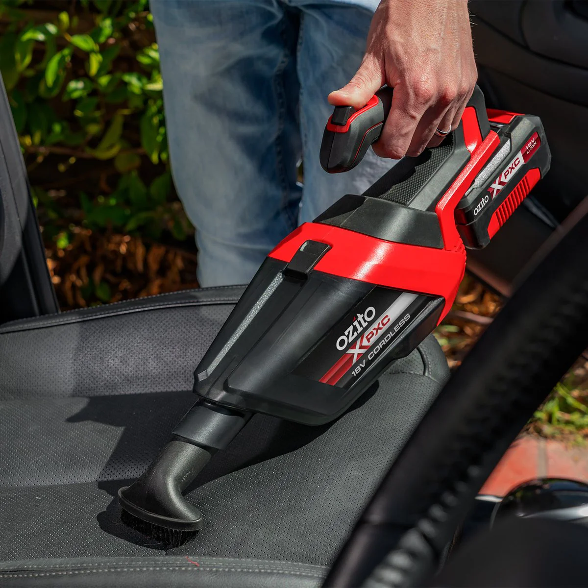 Ozito PXC 18V Cordless Hand Vacuum - 600ml - 2 Speed - Lightweight - Image 4