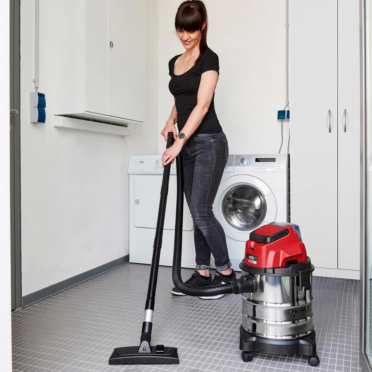 Ozito PXC 18V Wet and Dry Vacuum Cleaner 18L - Stainless Steel - Red/Silver/Black - Image 3