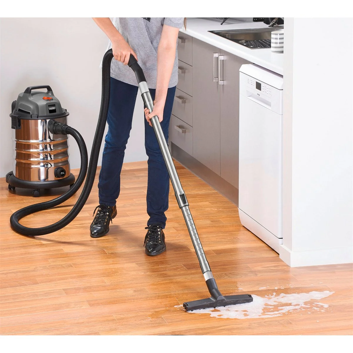 Ozito Telescopic Vacuum Wand - 35mm x 0.5-0.9m - Stainless Steel - Greater Stability - Image 2