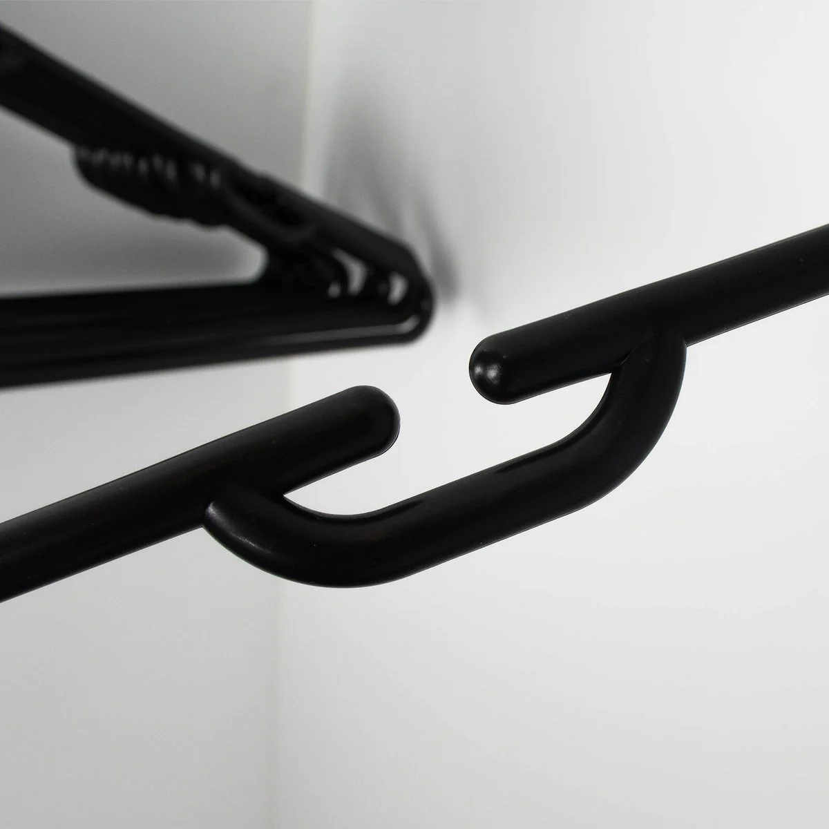 Practa Black Heavy Duty Plastic Tube Clothes Hangers 15 Pack - 445mm x 215mm - Anti-Slip Notches - Extra-Wide Design - Image 3