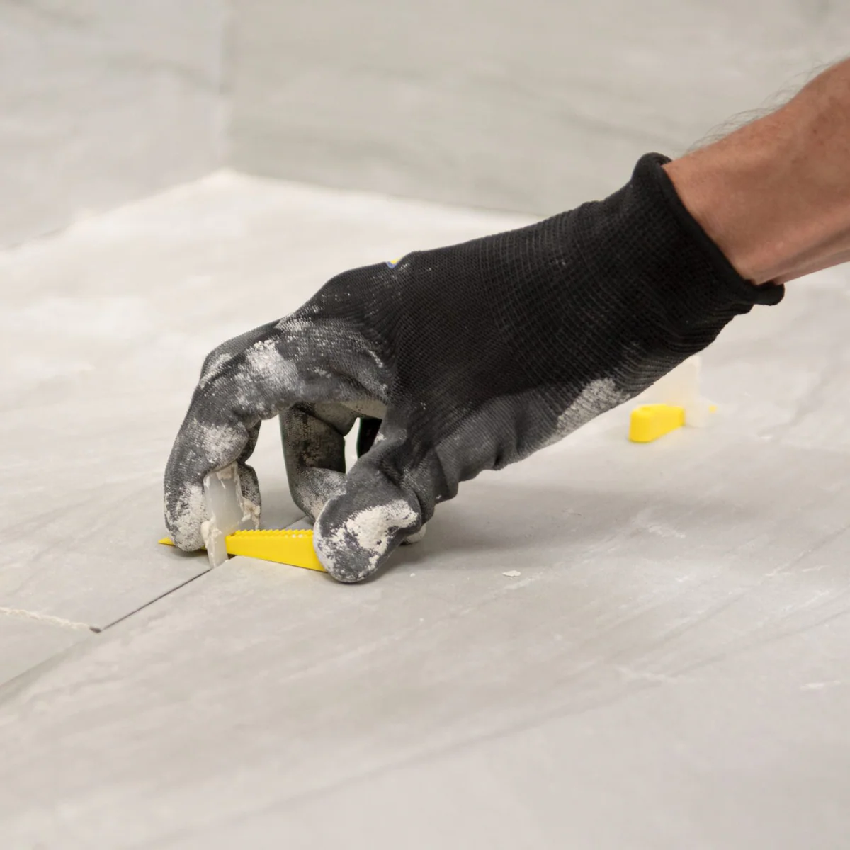 QEP Lash Tile Levelling Wedge 300 Pack - 8mm x 65mm - Eliminates Uneven Surfaces - Image 3
