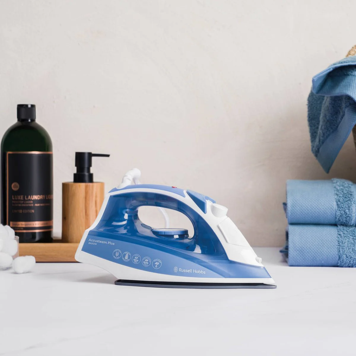 Russell Hobbs Accusteam Plus Steam Iron - 2400W - 300ml Water Tank - Ceramic Soleplate - Image 4