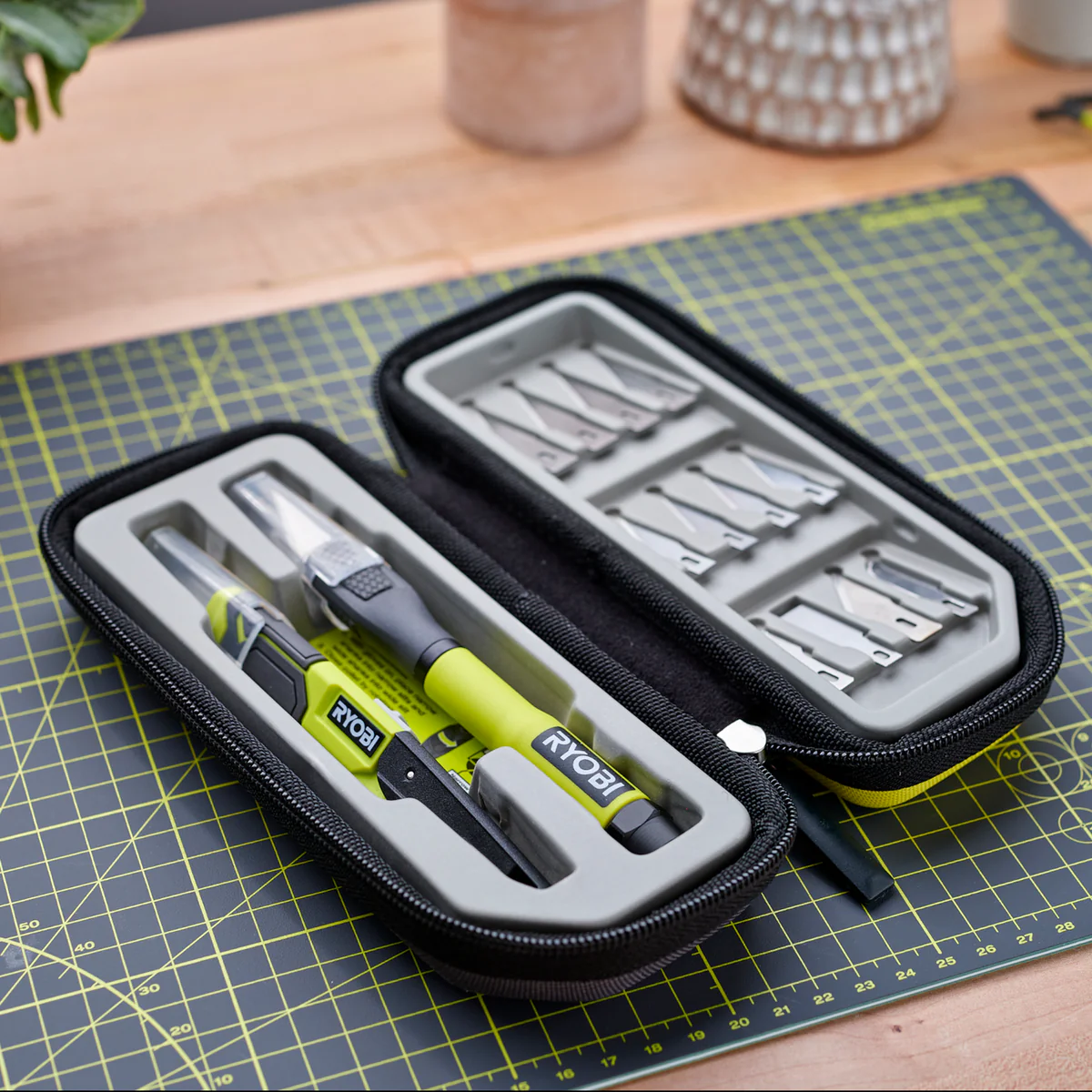 Ryobi 14 Piece Hobby Knife Set - Quick Change & 2-in-1 Knives - 24mm x 28mm x 292mm - Image 4