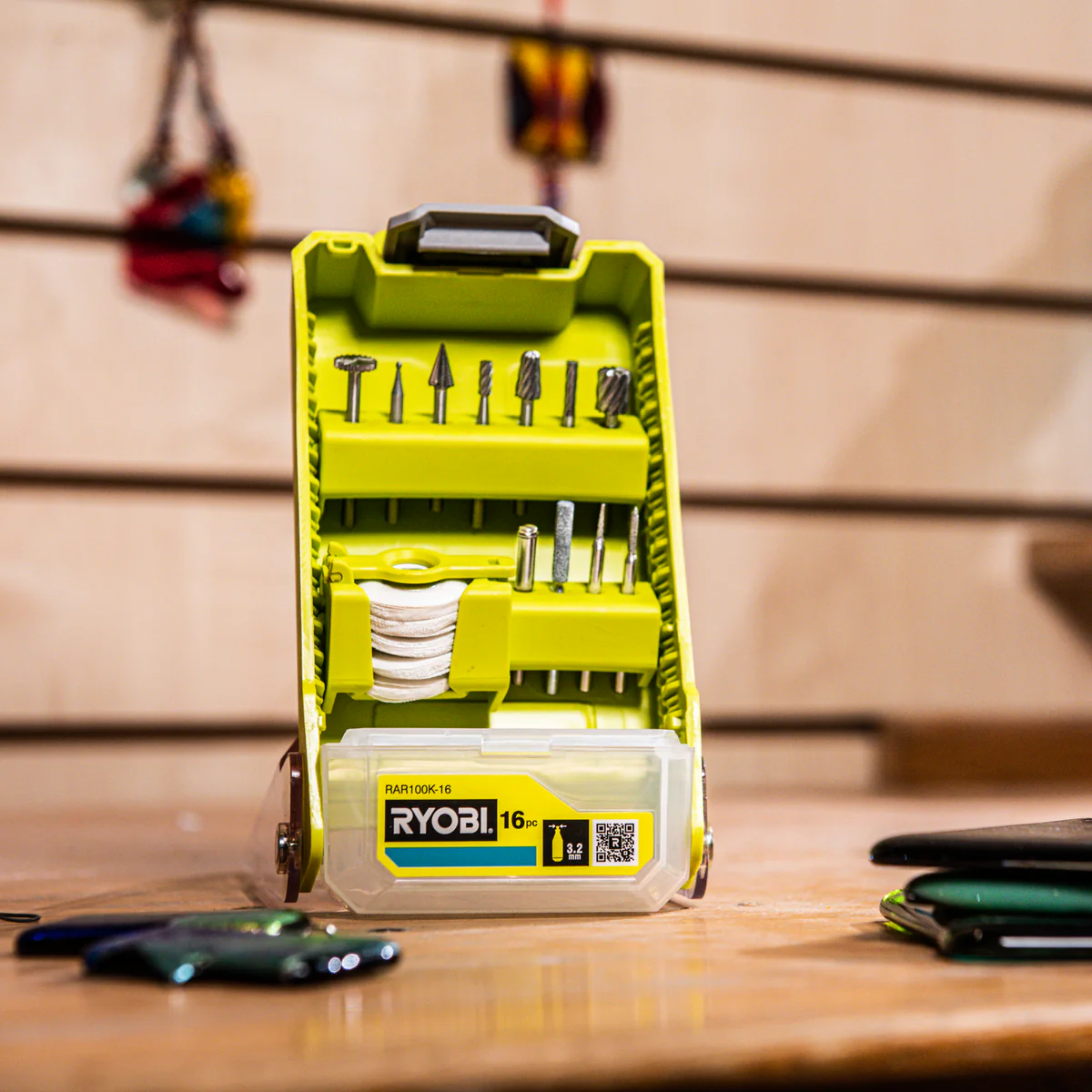 Ryobi 16 Piece Carving and Engraving Set - 38mm x 1mm - Versatile Tool Kit - Image 3