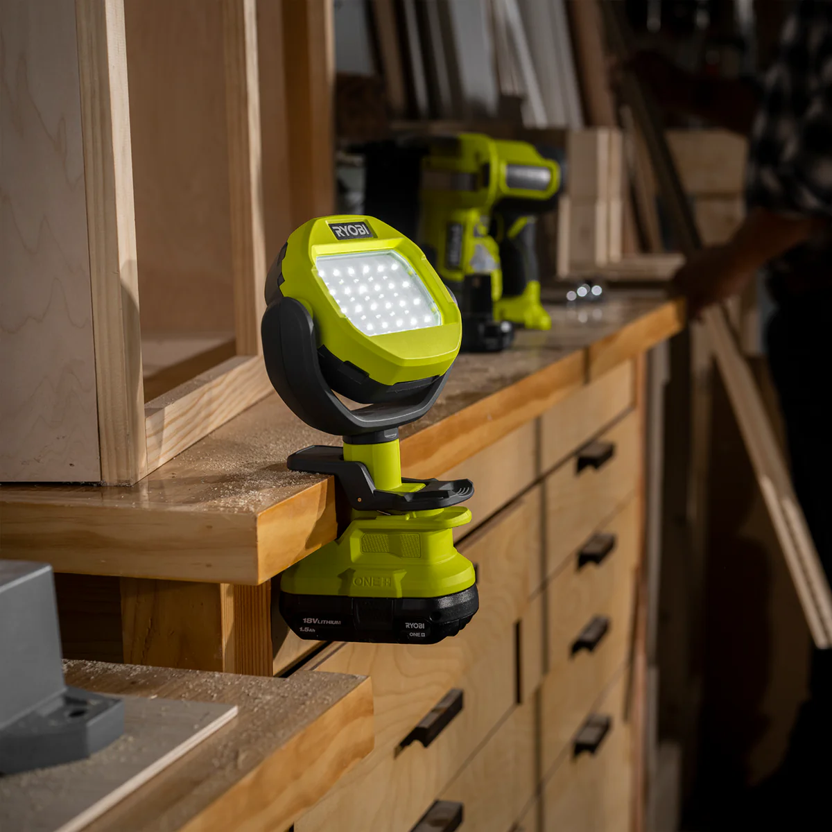 Ryobi 18V ONE+ Clamp Light RLCL18 - Tool Only - 1000 Lumens - Adjustable - Image 2