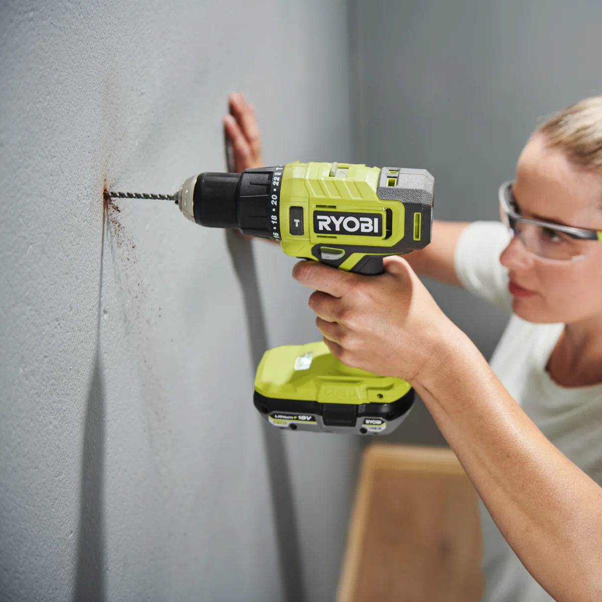 Ryobi 18V ONE+ Hammer Drill Kit - 2Ah Battery - 90 Accessories - 165mm x 220mm x 360mm - Image 4