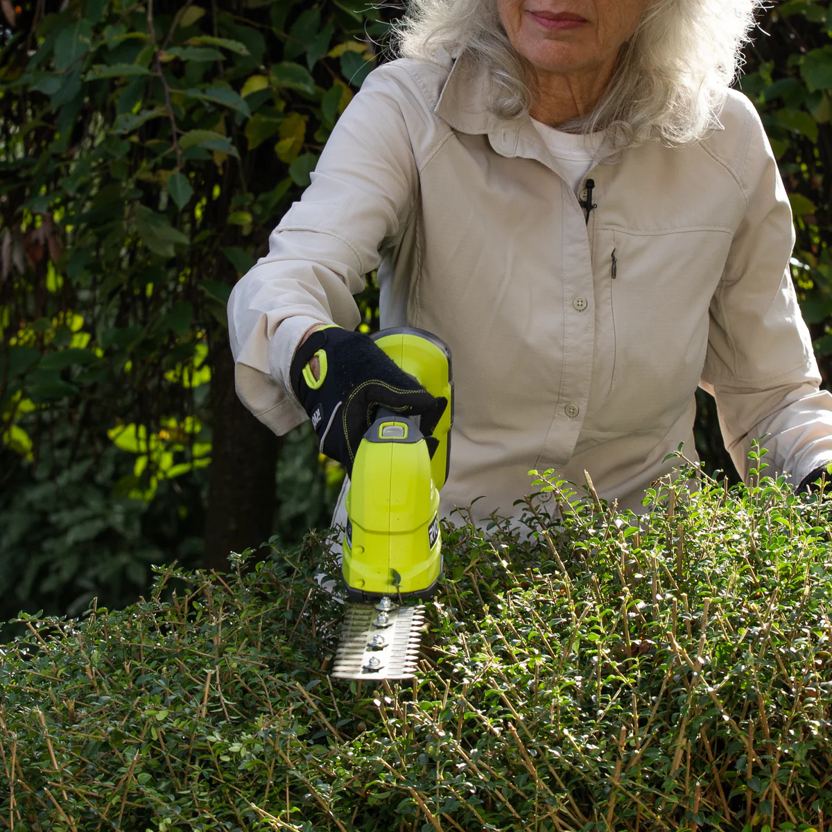 Ryobi 18V ONE+ Hedge Grass Shears 2.0Ah Kit R18HTR132 - 217mm Bar Length - 80 Minutes Runtime - Image 4