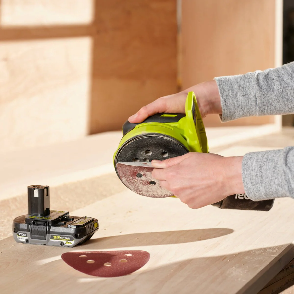 Ryobi 18V ONE+ HP 125mm Random Orbital Sander - Tool Only - Compact Design - Variable Speed - Includes 3 Sanding Sheets - Image 4