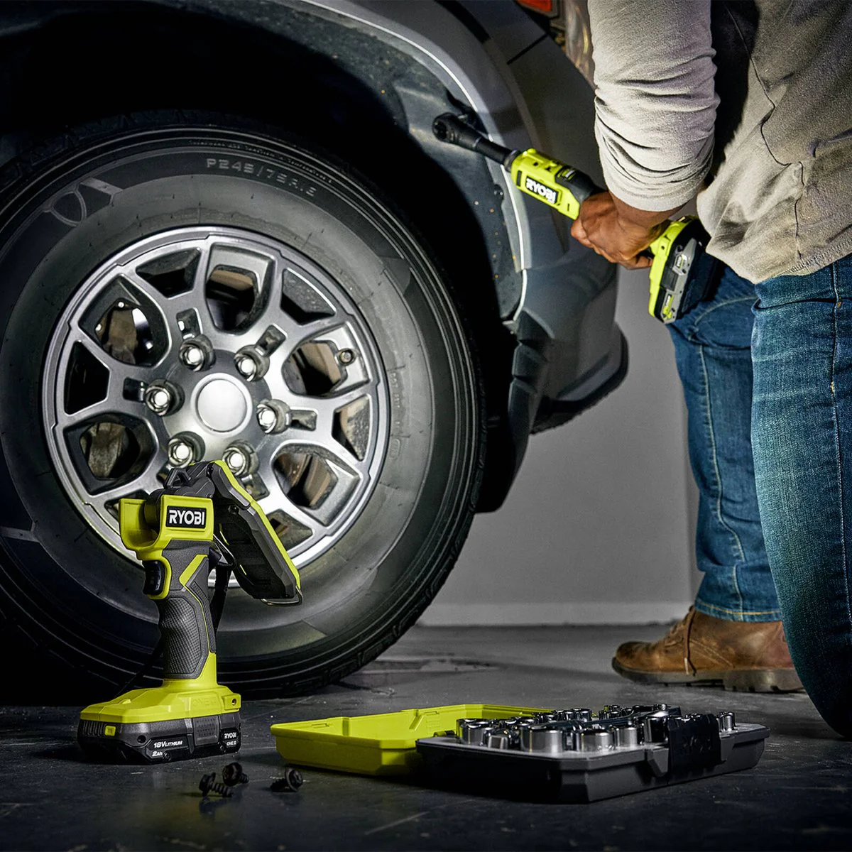Ryobi 18V ONE+ Stick Light Tool Only - 800 Lumens - Indoor Use - Image 3