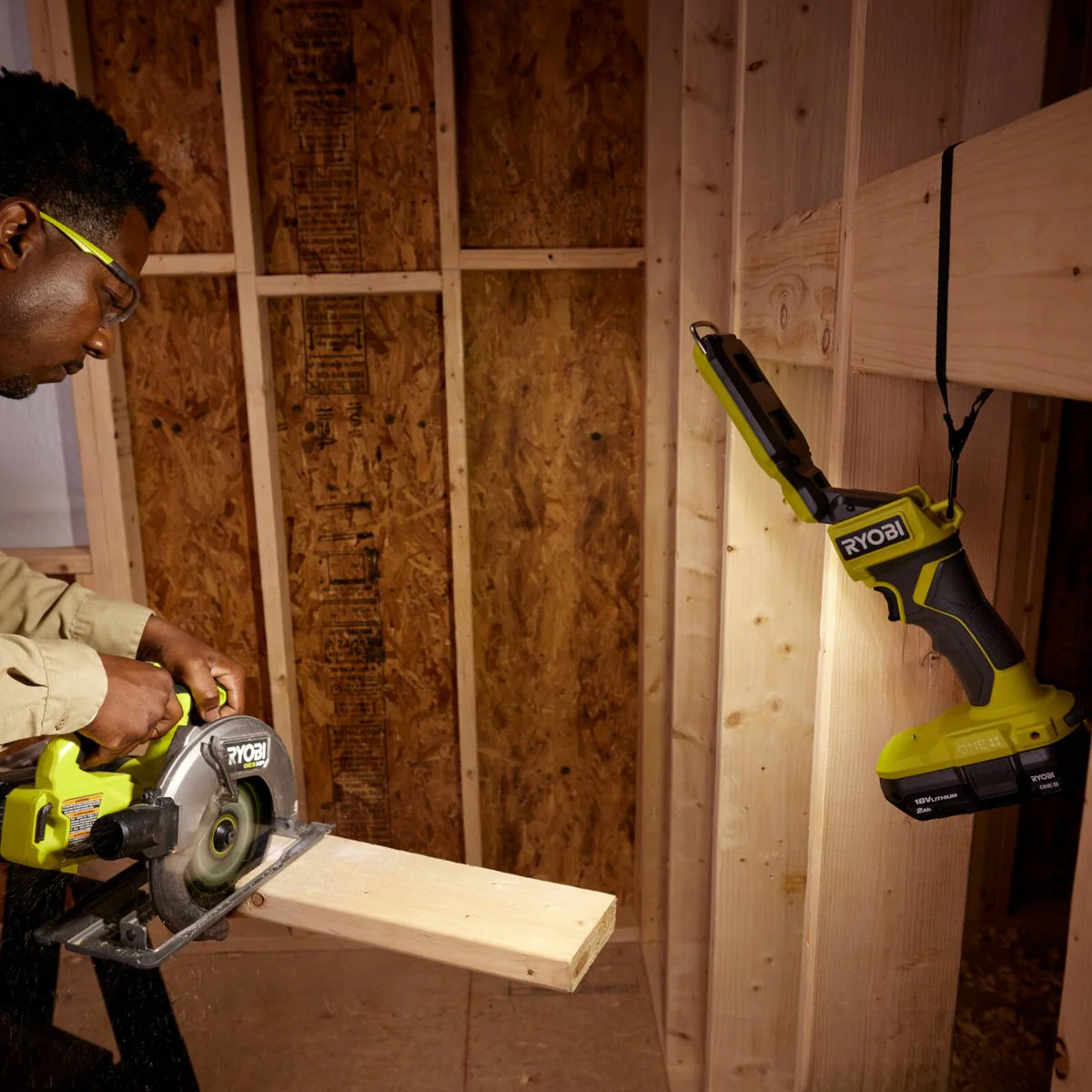 Ryobi 18V ONE+ Stick Light Tool Only - 800 Lumens - Indoor Use - Image 4