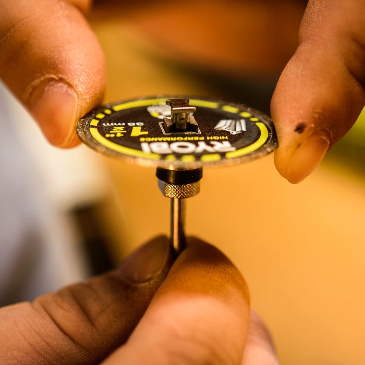 Ryobi 38mm Twist Lock Tile Cutting Wheel - Diamond Coated - 35,000rpm - Image 3