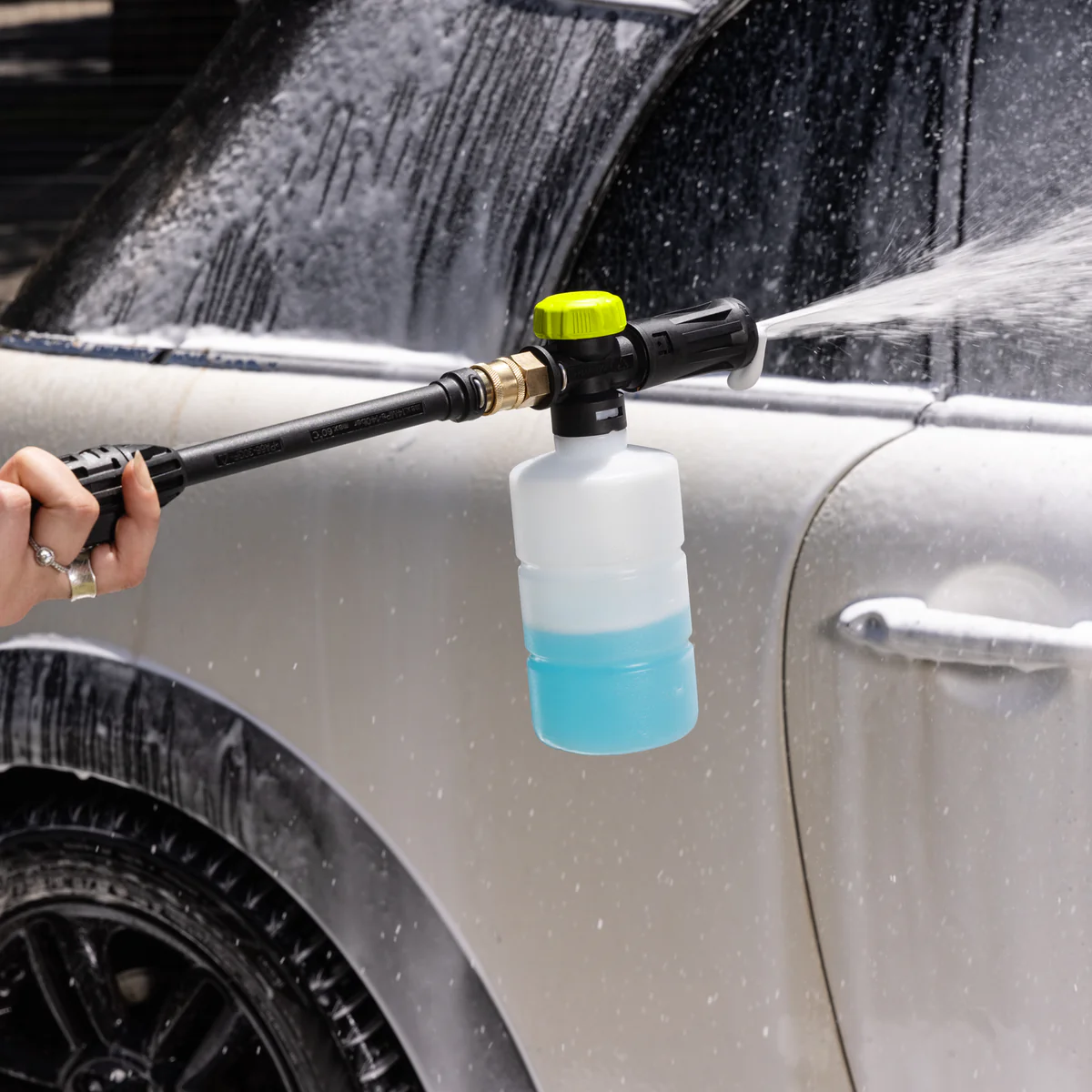 Ryobi 600ml Pressure Washer Detergent Bottle - Automatic Mixing - Adjustable Nozzle - Image 2