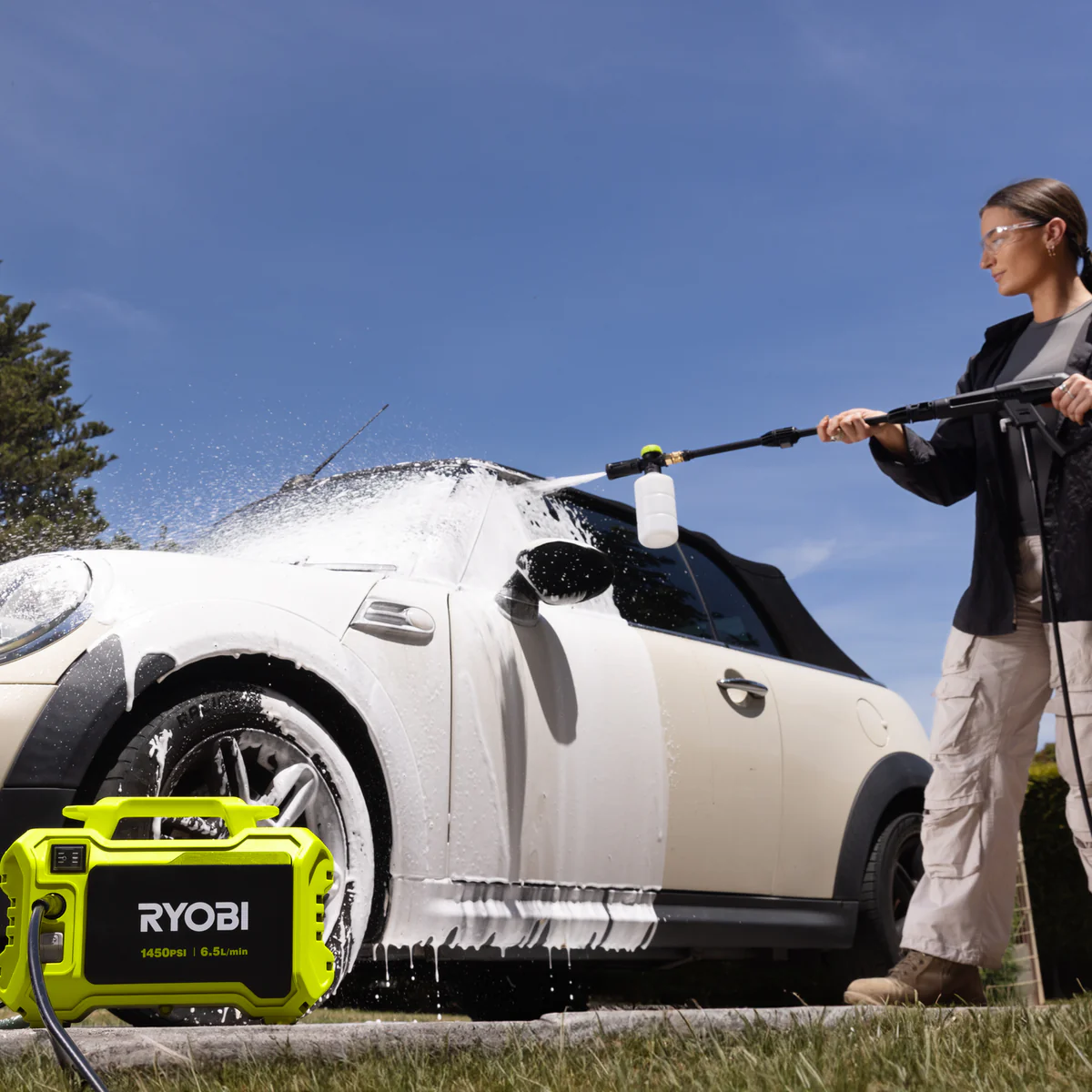 Ryobi 600ml Pressure Washer Detergent Bottle - Automatic Mixing - Adjustable Nozzle - Image 3