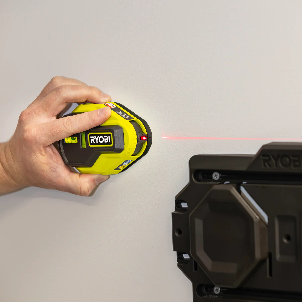Ryobi Airgrip Line Laser - 4m Red Laser Level Tool with Vacuum Base - Image 5