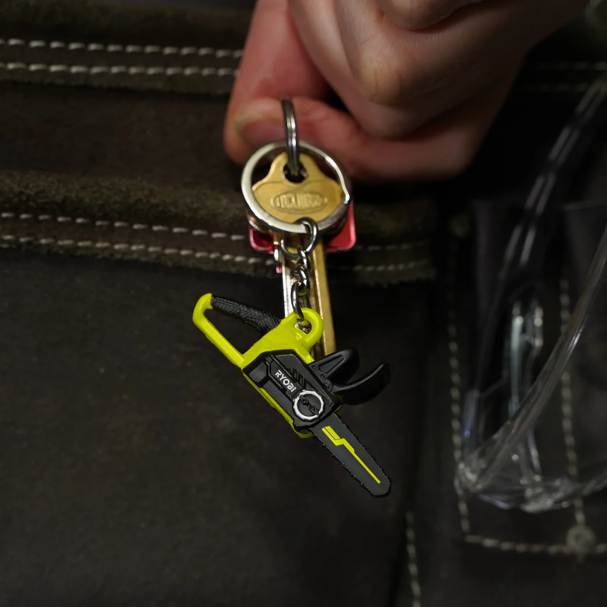 Ryobi Mini S Chainsaw Keyring - Collectible Replica - 58mm x 73mm - Image 3