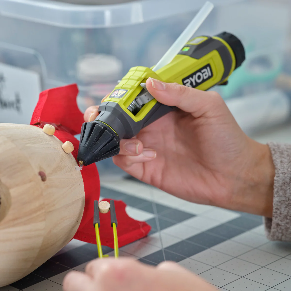 Ryobi USB Lithium Glue Pen Kit - 2Ah - 3 Glue Sticks - 30 Sec Heat-Up - Image 3