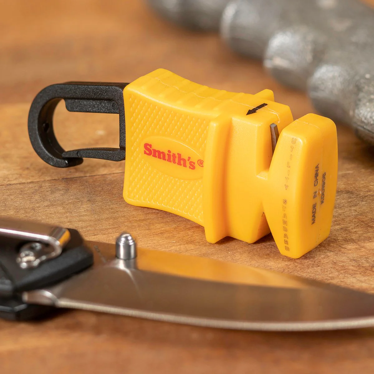 Smith S Edgework Utility Knife Sharpener - 20" Tether - Non-Slip Grip - Image 3