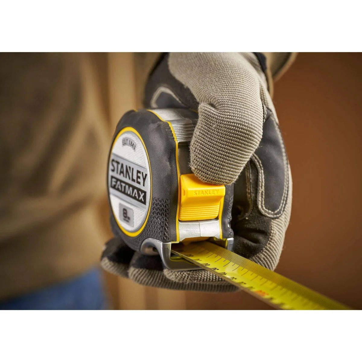 Stanley Fatmax Xtreme Tape Measure 8m - Durable - Integrated Finger Brake - Double-Sided Print - Image 5