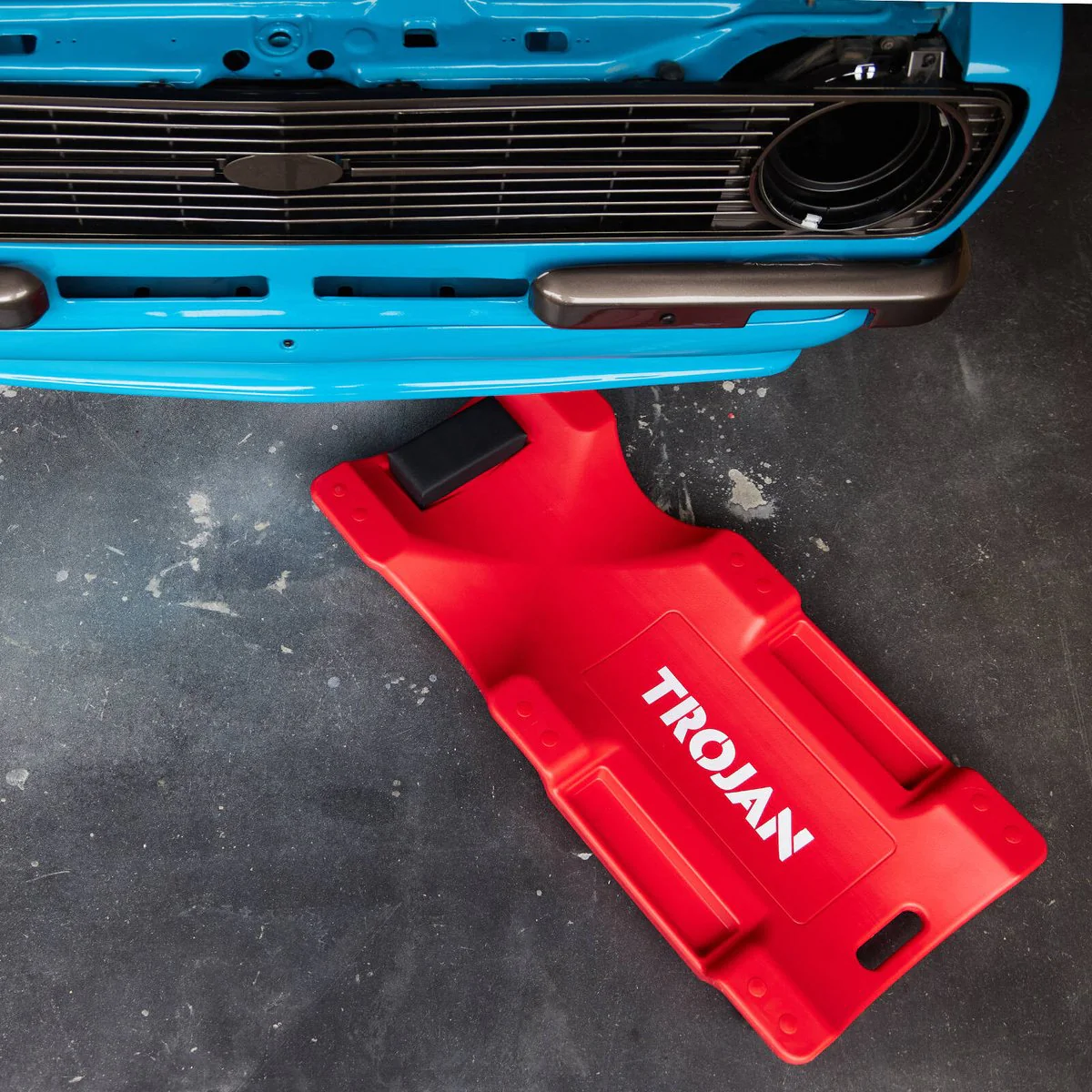Trojan Garage Creeper - 110kg Load Capacity - Red - Comfortable Headrest - Image 2
