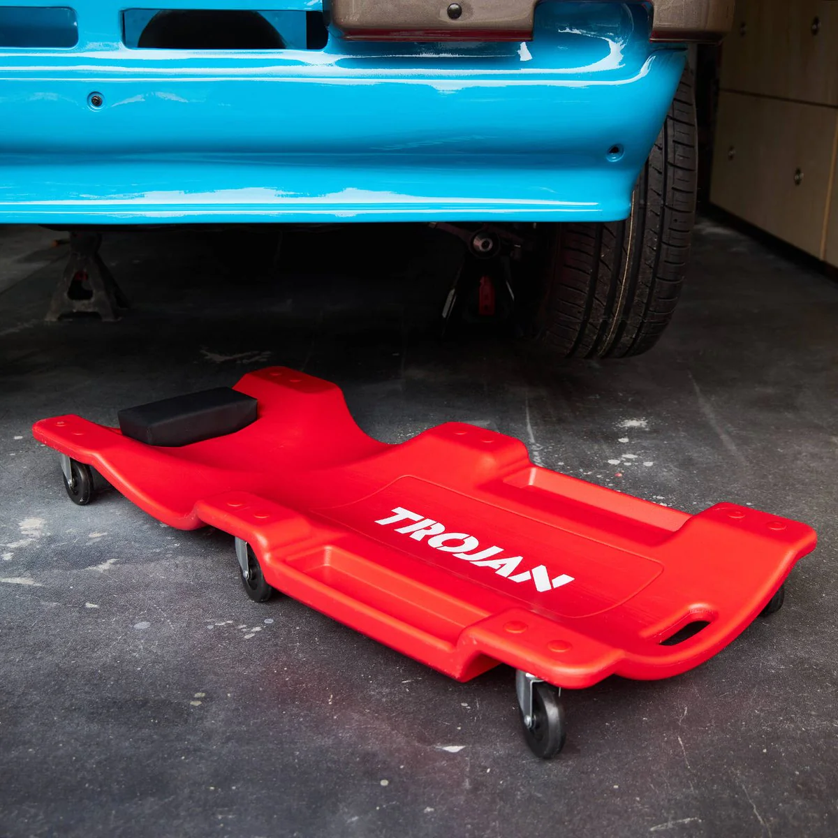 Trojan Garage Creeper - 110kg Load Capacity - Red - Comfortable Headrest - Image 3