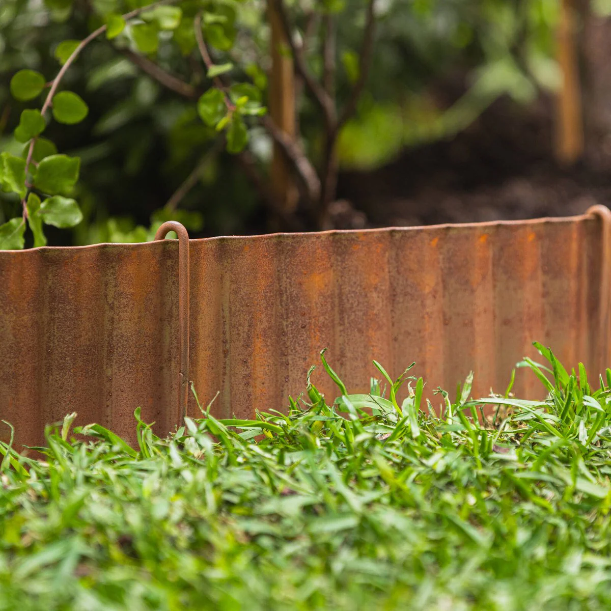 Tuscan Path Rust Metal Garden Edging Pegs 280mm 10pk - Durable & Weather-Resistant - Image 5